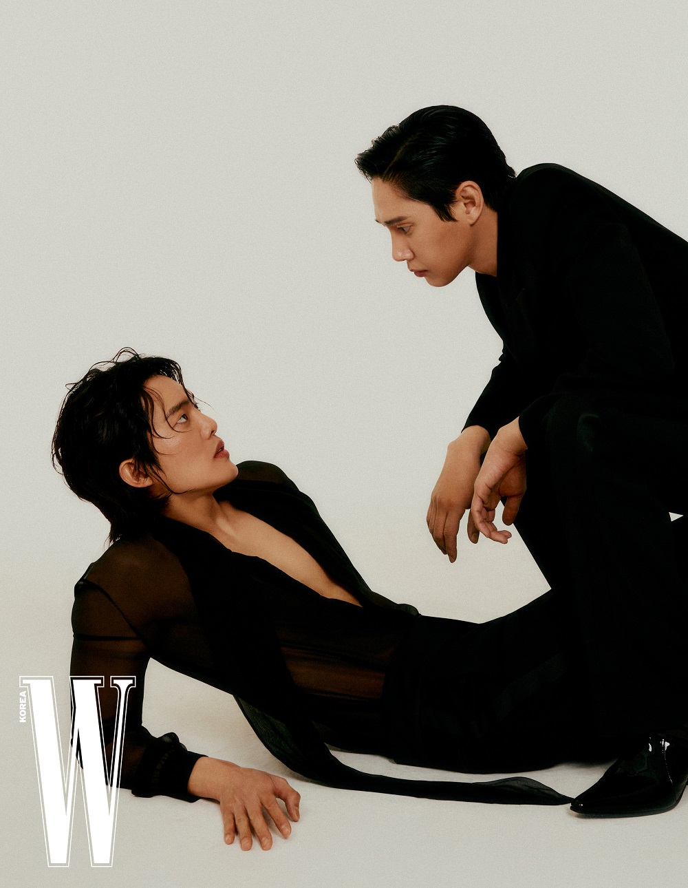 ktown4u.com : W Volume 4 2023.04 A Type (Cover : SONG KANG